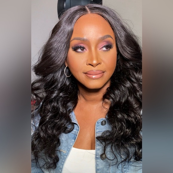 Meet your Posher, Janet - Picture 1 of 2